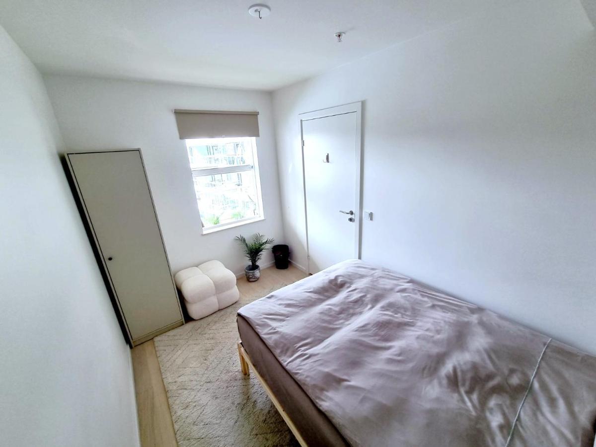 Private In Shared Modern - Hideaway